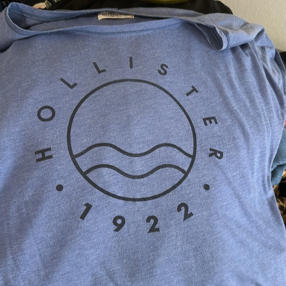Hollister Tshirt - Picture 3 of 4